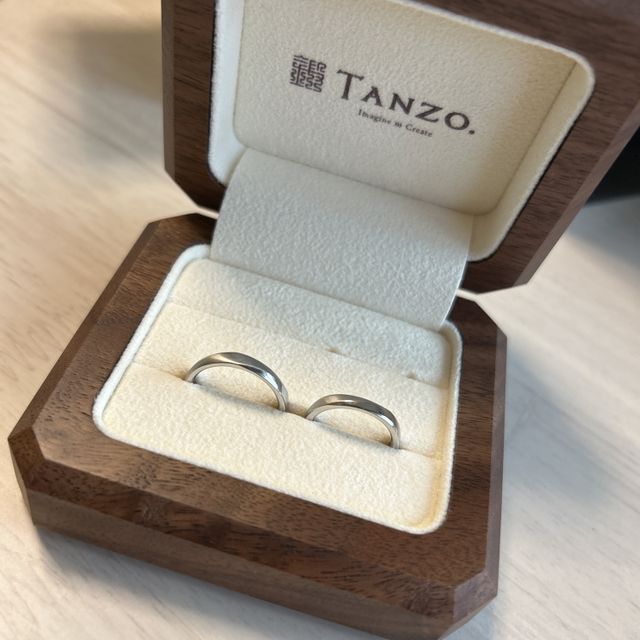 【TANZO.(鍛造指輪)の口コミ】 職人さんが丁寧に作っていただいたのが指輪から感じられます。
シンプルだ…