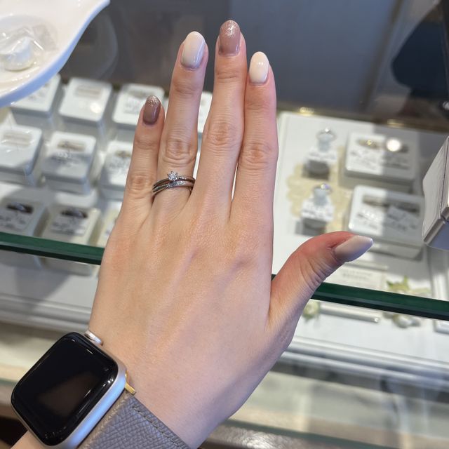 【ジュエリークラフトYAMAJIの口コミ】 既にペアリングとしてウェーブタイプの指輪をお揃いで持っていたので、結…