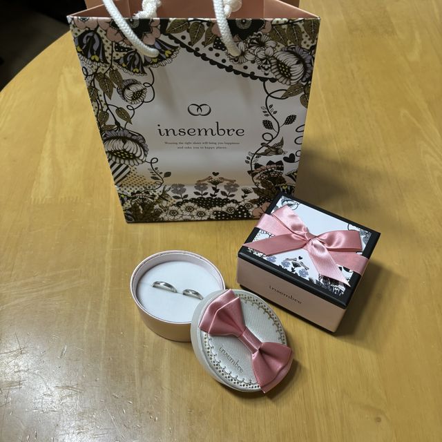 【insembre(インセンブレ)の口コミ】 デザインがとても綺麗で、2人で相談してペアで欲しいと決めました。つけた…