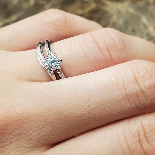 【Flowaves(フロウェーブス)の口コミ】 自分自身の細めな指に合い、細身で普段使いでも馴染みやすいデザインのも…