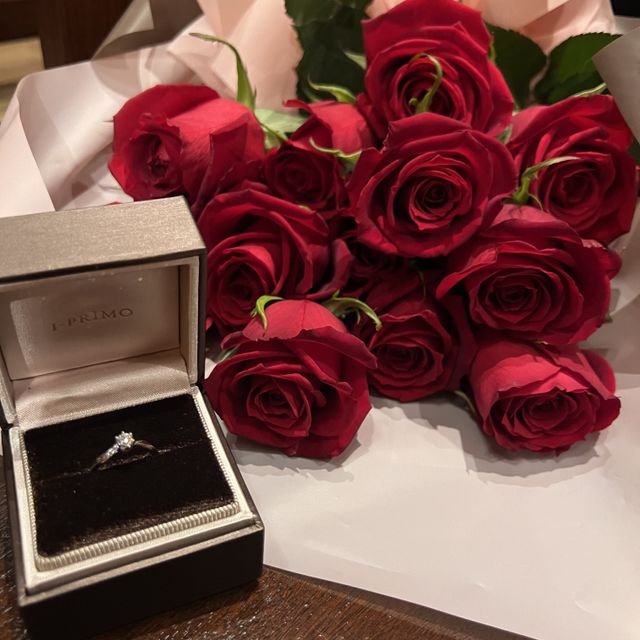 【アイプリモ(I-PRIMO)の口コミ】 何店舗か指輪を試着に回りましたが、斜めにデザインが入っていること、そ…