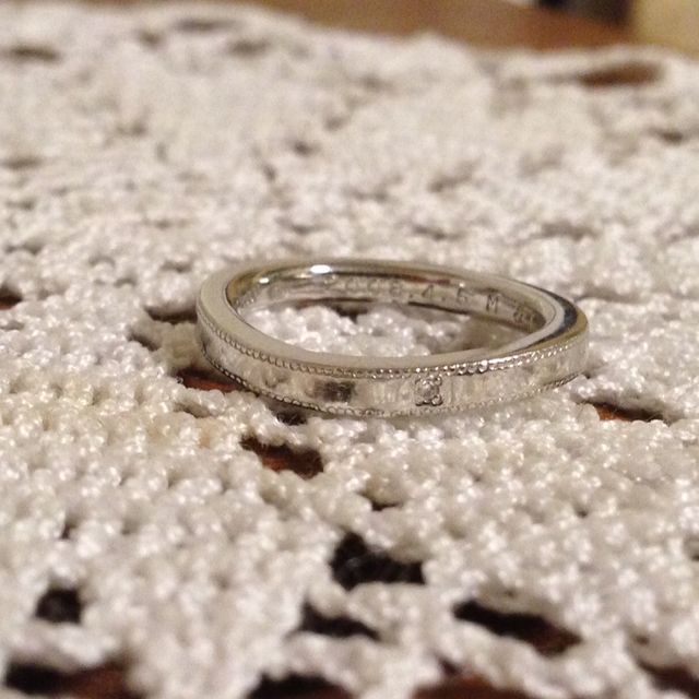 【エクセルコダイヤモンド(EXELCO DIAMOND)の口コミ】 材質はプラチナで、ミル打ちが施してあるシンプルなデザインが欲しくてこ…