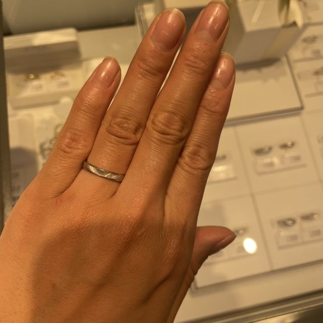 【ティファニー(Tiffany & Co.)の口コミ】 プラチナで幅広のタイプを探していました。いい意味でインターネットの写…