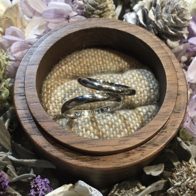 【鎌倉彫金工房の口コミ】 【指輪のデザイン】
指輪の幅、形状、仕上げを実物を見ながら選ぶことがで…