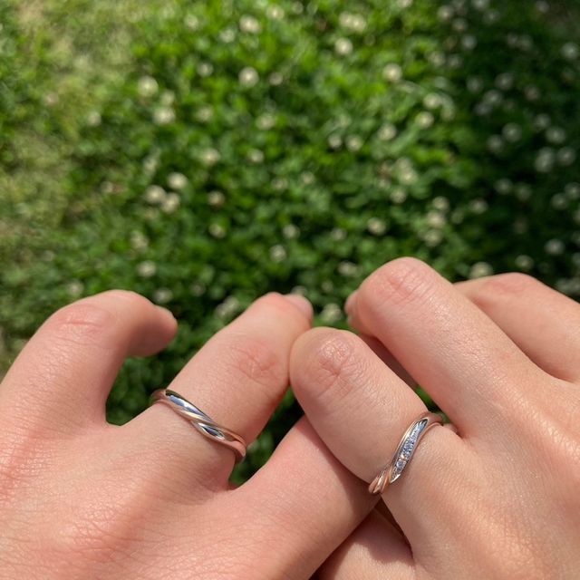 【ケイウノ ブライダル(K.UNO BRIDAL)の口コミ】 指を長く見せてくれるV字型で探していました。店舗で見たときにデザインが…