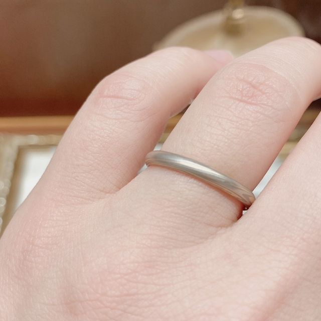 【ケイウノ ブライダル(K.UNO BRIDAL)の口コミ】 シンプルでありつつ少し人とは違う特徴のあるものを探していました。木目…