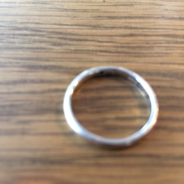 【銀座ダイヤモンドシライシの口コミ】 店員の方がとても親切で、色々な指輪をご紹介頂きました。その中で、シン…
