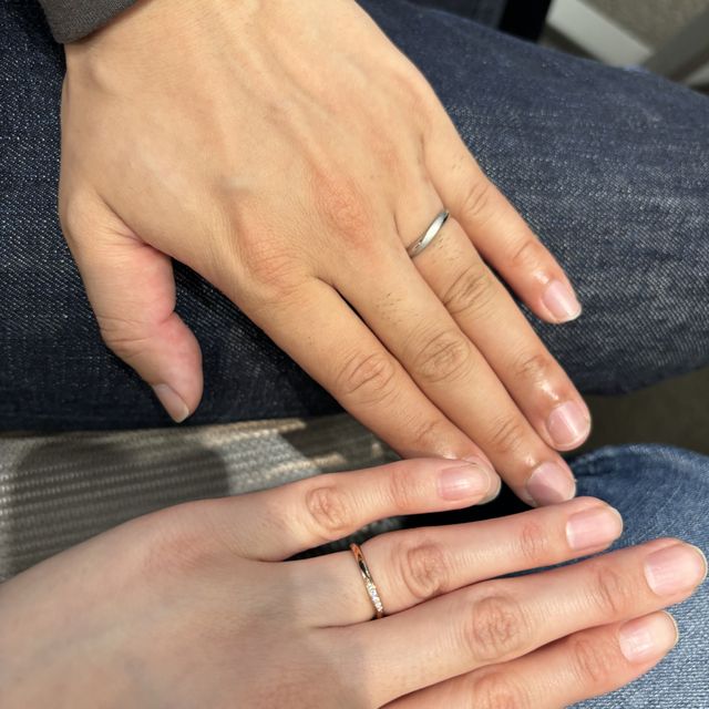 【アイプリモ(I-PRIMO)の口コミ】 細身の作りで指輪の表面に斜めのデザインが入りとてもおしゃれで、シンプ…