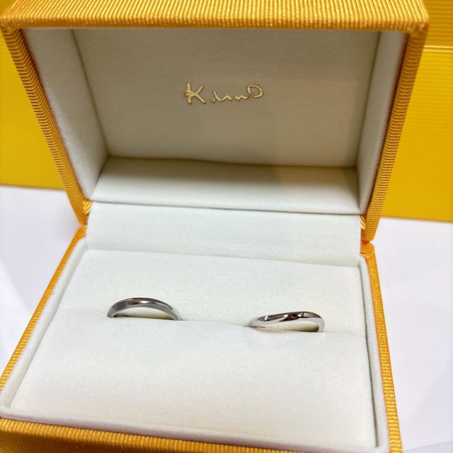 【ケイウノ ブライダル(K.UNO BRIDAL)の口コミ】 指が綺麗にみえるウェーブの形で、刻印ができるぎりぎりの細さにしてもら…
