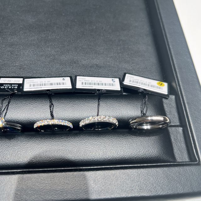 【ラザール ダイヤモンド(LAZARE DIAMOND)の口コミ】 せっかく購入するので、日常使いしやすい組み合わせを希望していました。
…