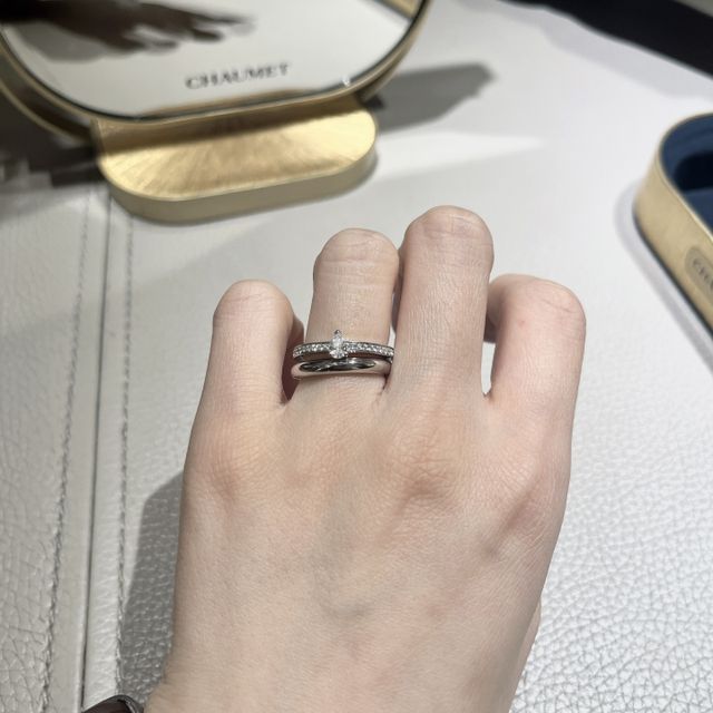 【ショーメ(CHAUMET)の口コミ】 婚約指輪をエタニティリングにするか、一粒ダイヤのものにするか悩んでい…