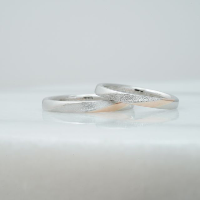 【THREE TREES(スリーツリーズ)の口コミ】 ベースデザインはストレートですが、ウェーブに見えるところ。
ウェーブの…