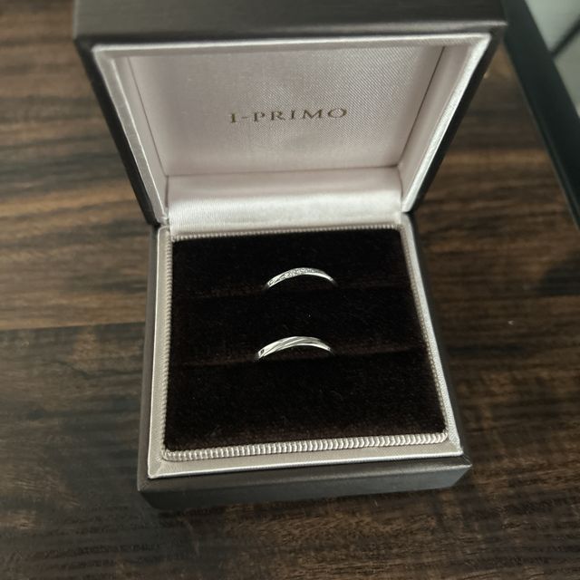 【アイプリモ(I-PRIMO)の口コミ】 デザインがシックで2人の趣味にあっている。
マッド加工することで、デザ…