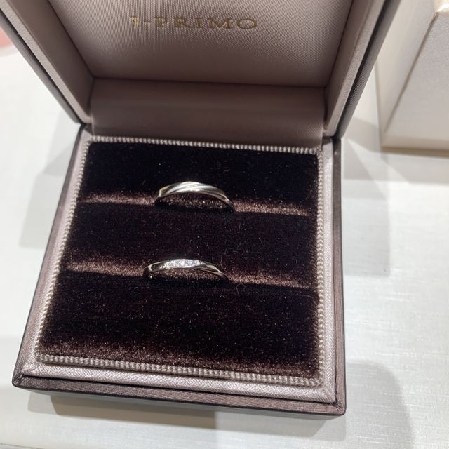 【アイプリモ(I-PRIMO)の口コミ】 ペアで購入しました。派手すぎず末永く着けていけるデザインであり、また…