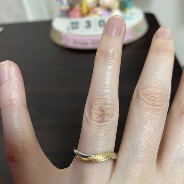 【ケイウノ ブライダル(K.UNO BRIDAL)の口コミ】 プラチナとゴールドの両方が使用されています。ゴールドでラプンツェルの…