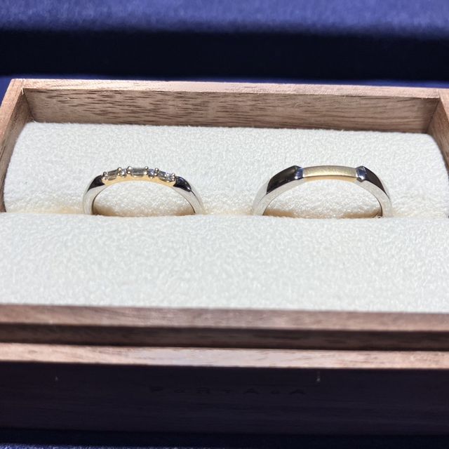【PORTADA(ポルターダ)の口コミ】 私たちはシルバーとゴールドどちらも捨てがたかったのでコンビの指輪を探…