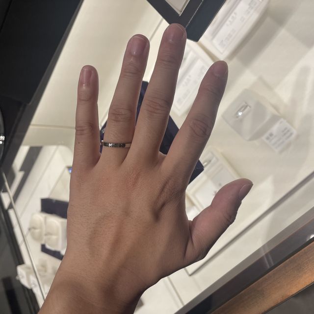 【俄(にわか)の口コミ】 プラチナで少し個性的な、人と被らないデザインを探していました。こちら…