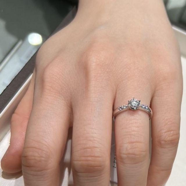 【アイプリモ(I-PRIMO)の口コミ】 サイドがシェイプされたストレートタイプの指輪が気になり探していました…