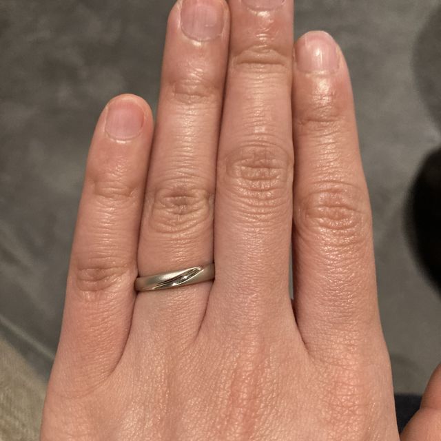 【LUCIE(ルシエ)の口コミ】 真ん中のみツヤ素材で、そのほかはマット加工がされています。そのため、…