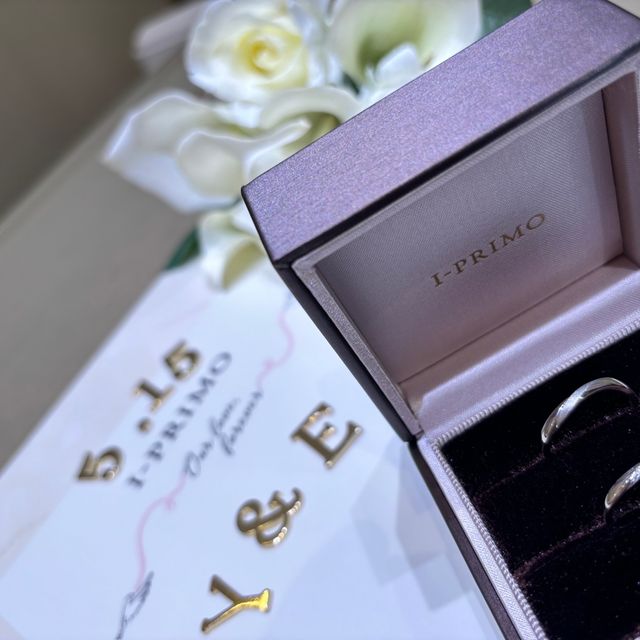 【アイプリモ(I-PRIMO)の口コミ】 プラチナ素材で華やかさがあり、緩やかなウェーブで指が綺麗に見えるので…