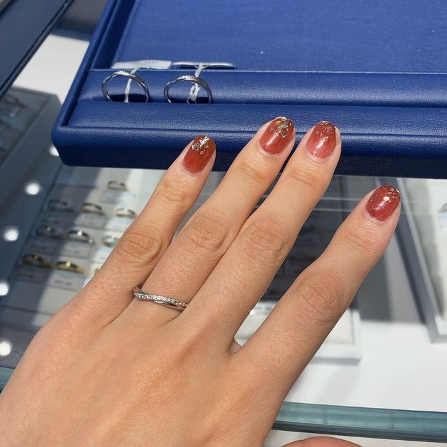 【銀座ダイヤモンドシライシの口コミ】 前面にダイヤが敷き詰められていたので今まで見た中で1番ゴージャスでした…