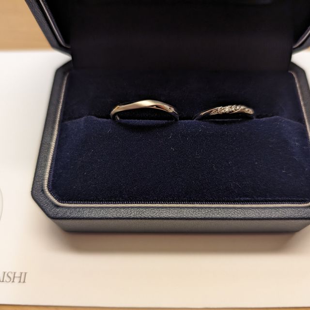 【銀座ダイヤモンドシライシの口コミ】 彼からのリクエストでキラキラしたデザインにしました✨
婚約指輪を購入せ…