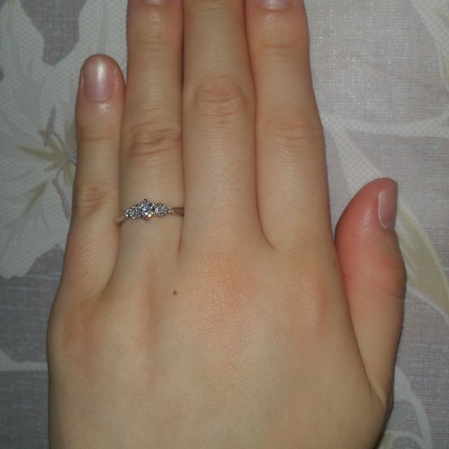 【銀座ダイヤモンドシライシの口コミ】 最初に好きな婚約指輪と結婚指輪の土台を選んで(セットでつけて綺麗に合わ…