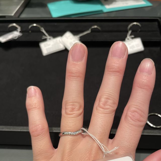 【ティファニー(Tiffany & Co.)の口コミ】 婚約指輪にティファニーの指輪を貰ったので、結婚指輪も憧れていたティフ…