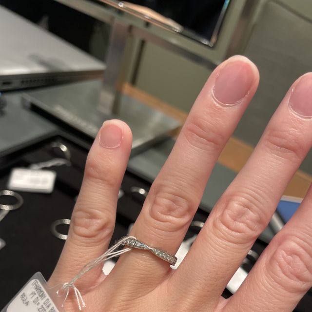 【ティファニー(Tiffany & Co.)の口コミ】 婚約指輪にティファニーの指輪を貰ったので、結婚指輪も憧れていたティフ…