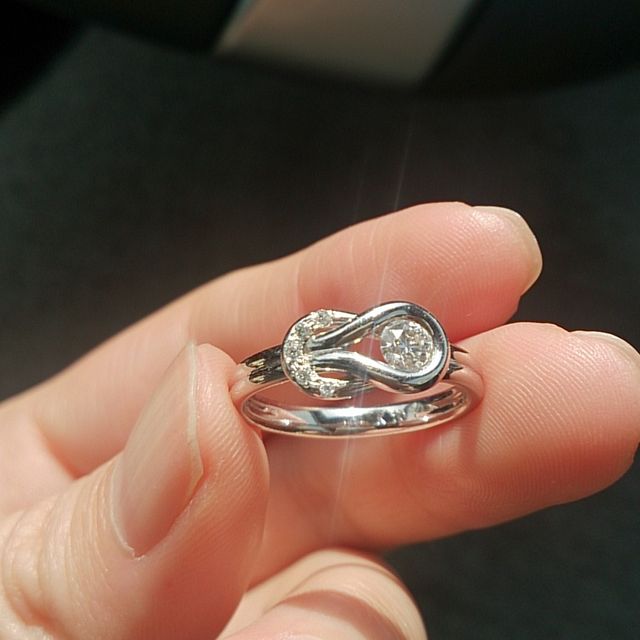 【FOREVERMARK(フォーエバーマーク)の口コミ】 指輪の決め手は指輪の形とその意味に魅力を感じたからです。エンコルディ…