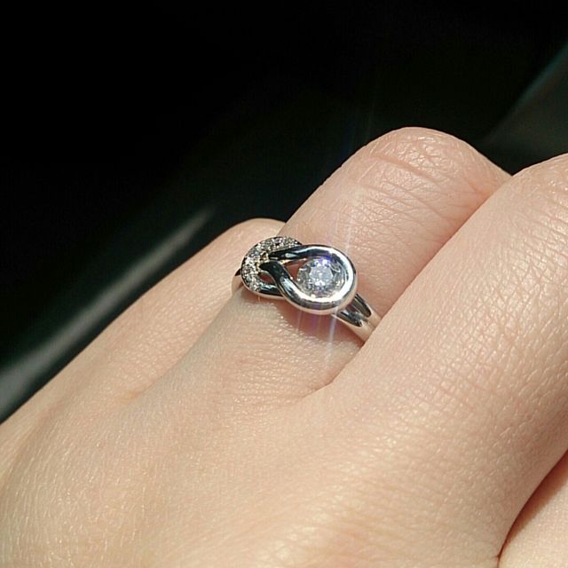 【FOREVERMARK(フォーエバーマーク)の口コミ】 指輪の決め手は指輪の形とその意味に魅力を感じたからです。エンコルディ…