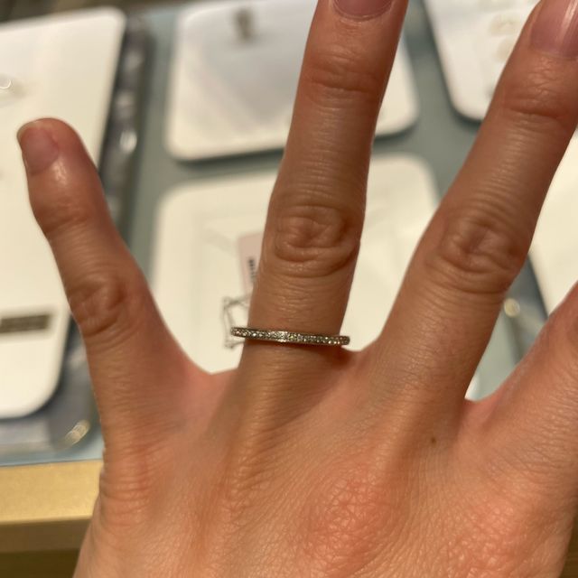 【グラフ(GRAFF)の口コミ】 シンプルなデザインから、ダイアモンドがたくさん付いたゴージャスなデザ…