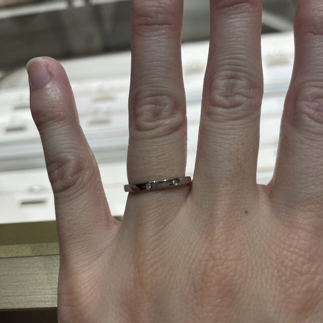 【カルティエ(Cartier)の口コミ】 表のデザインだけでなく、裏側にもCartierのロゴやダイアモンドが付いてお…