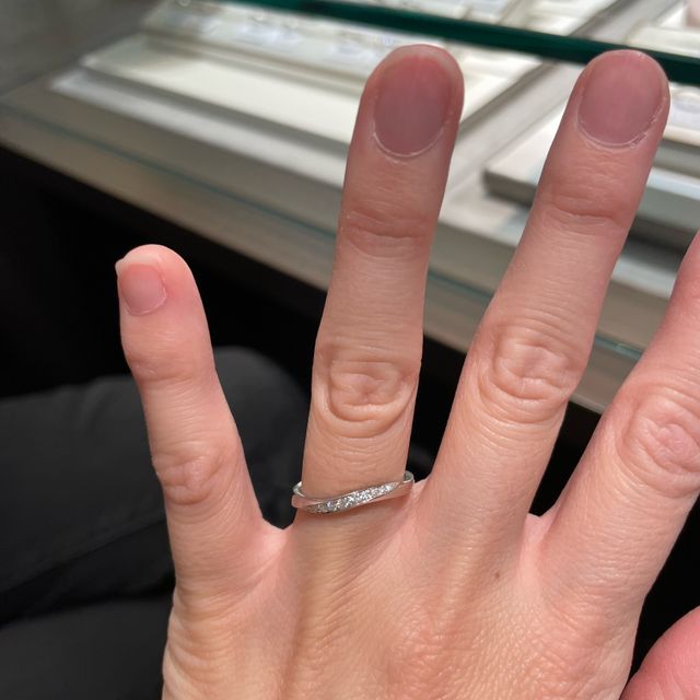 【アイプリモ(I-PRIMO)の口コミ】 指輪の形が沢山ある中、私はS字ラインという形が似合う指だと診断して貰い…