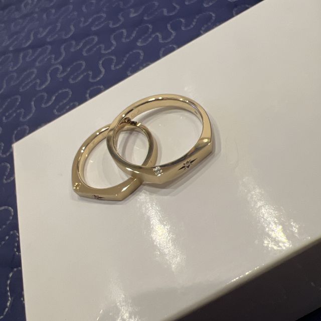 【CRAFY(クラフィ)の口コミ】 指輪の素材はシャンパンゴールドで、側面は鏡面仕上げにしました。自分た…