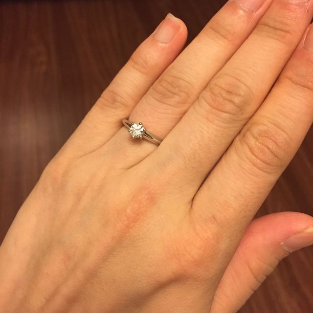 【ティファニー(Tiffany & Co.)の口コミ】 他のブランドの指輪にはバンドの部分にダイヤが埋め込まれているものもあ…