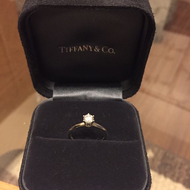 【ティファニー(Tiffany & Co.)の口コミ】 他のブランドの指輪にはバンドの部分にダイヤが埋め込まれているものもあ…
