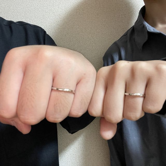 【アイプリモ(I-PRIMO)の口コミ】 ダイヤモンドありの指輪にしましたが、色々な角度から輝いて見える点が、…