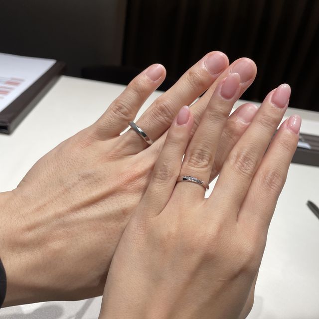 【アイプリモ(I-PRIMO)の口コミ】 指輪はストレートでありながら、ひねりが大胆に入っています。ストレート…