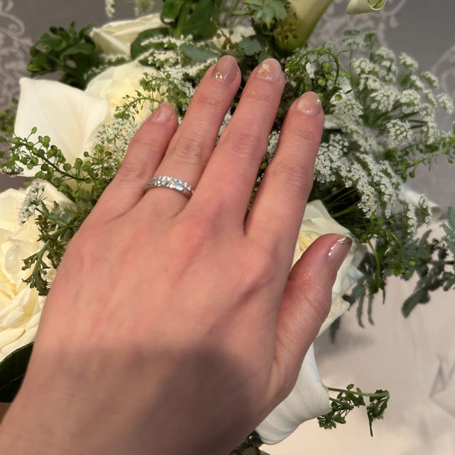 【エクセルコダイヤモンド(EXELCO DIAMOND)の口コミ】 指輪のデザインがシンプルだけれども、ダイヤモンドの存在感をしっかりと…