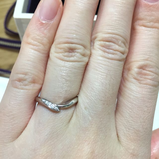 【俄(にわか)の口コミ】 指が綺麗に見えるデザイン、ういざくらという意味が気に入って購入しまし…