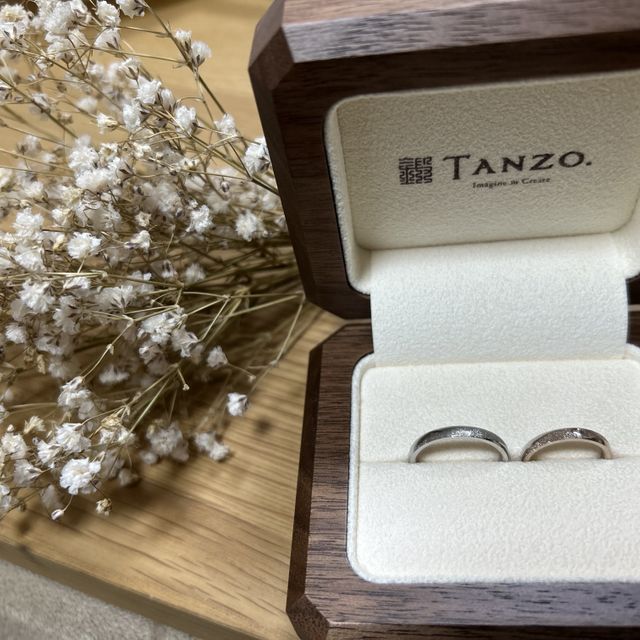 【TANZO.(鍛造指輪)の口コミ】 フルオーダーで好きなように模様やダイヤモンドをつけることができた。加…