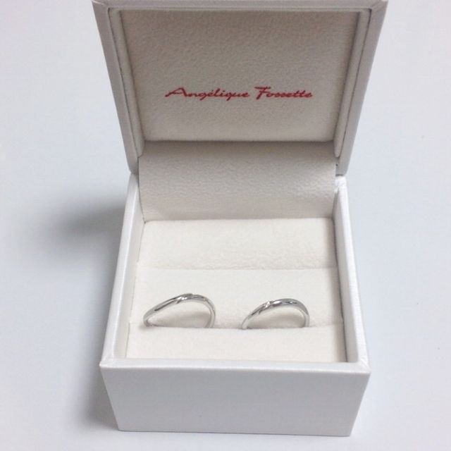 【アンジェリックフォセッテ(Angelique Fossette)の口コミ】 少しカーブしていて指をほっそり見せる、
なるべく価格を抑えたもの、なお…