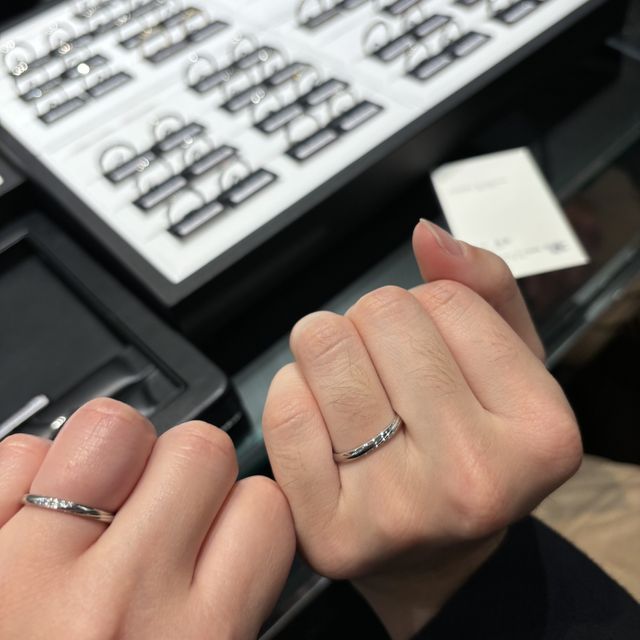 【ラザール ダイヤモンド(LAZARE DIAMOND)の口コミ】 ダイヤモンドの輝きがとても美しかったこと、デザインが個性的であまり見…