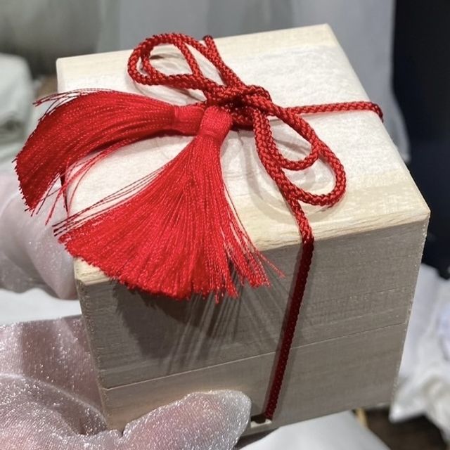 【TOMOE(トモエ)の口コミ】 指に吸い付くような着け心地で、しっかりした着用感がありつつ、違和感な…