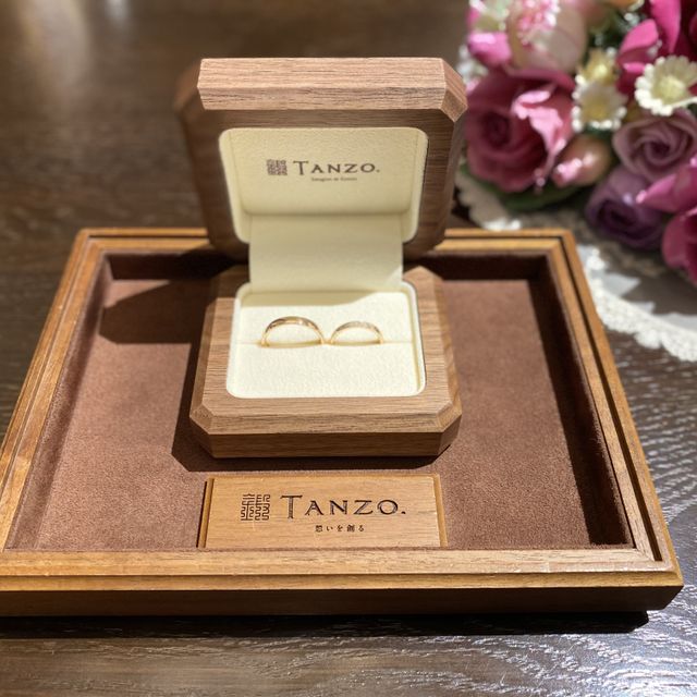 【TANZO.(鍛造指輪)の口コミ】 この度選ばせて頂いた指輪は、とても肌なじみがよく、ゴージャスなデザイ…