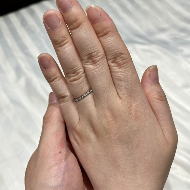 【Cayof(カヨフ)の口コミ】 婚約指輪を製作していただきました。
通常大きめの石がついたものをベース…