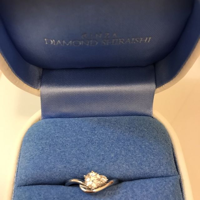 【銀座ダイヤモンドシライシの口コミ】 彼女と一緒に見に行ったので彼女が一番気に入ったものを選びました。
スト…