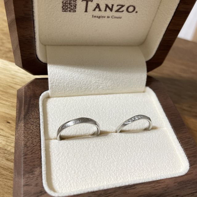 【TANZO.(鍛造指輪)の口コミ】 ・デザイン
数多くのパターンから選ぶことができ、納得する形で指輪をオー…