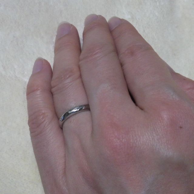 【ティファニー(Tiffany & Co.)の口コミ】 ２粒以上のダイヤ入りというのと、なにか模様がほしかったのですが、なか…